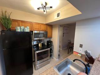 Las Sombras #802 Stylish condo, Pool, close to Airport, NE Hosp, Fort SH, Randall AFB - 7