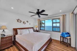 Watch Whales and Sunsets from your Bed - Double Master Sunset Suite - 9