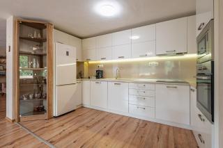 Top Location 3 Bedroom Apartment Next to the Beach - Warna - 9