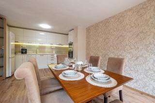 Top Location 3 Bedroom Apartment Next to the Beach - 6