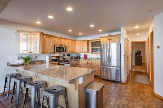 Private Hot Tub, Close to Walking Trails & Main Street 4 bedroom Boulder Creek - Park City - 5