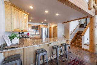 Private Hot Tub, Close to Walking Trails & Main Street 4 bedroom Boulder Creek - Park City - 3