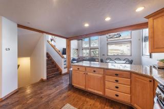 Private Hot Tub, Close to Walking Trails & Main Street 4 bedroom Boulder Creek - Park City - 1