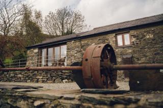 Cosy Underfloor Heated 17th Century Renovated Mill with Stunning Views - Beddgelert - 0