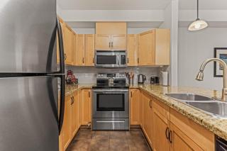 Evergreen Escape - 2 Bedroom Condo with Pool & Hot Tub - Canmore - 1