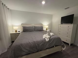 Modern 3BR Townhome Near Disney - 8