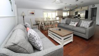 Second Floor Condo - Pool - 4 Bedrooms - 5