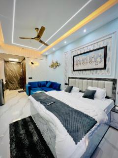 The Cozy Stay - Ghaziabad - 8