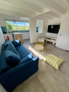 Modern Apartment in Beachfront residence - Hill view - 8