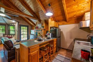 Secluded Cabin in the Woods-Hot Tub-Quiet-Fireplace-Honeymoon - 6