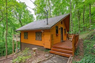 Secluded Cabin in the Woods-Hot Tub-Quiet-Fireplace-Honeymoon - Sevierville - 0