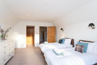 Luxury Glenardle Lodge with Hot Tub and Forest Views - Bridge of Cally - 9