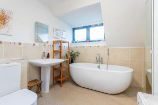 Luxury Glenardle Lodge with Hot Tub and Forest Views - Bridge of Cally - 4