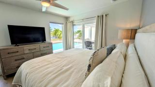 Stunning Lakeside Retreat, heated Pool, renovated - Bonita Springs - 4