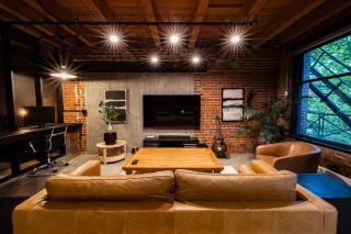 Stylish Industrial Loft - Historic Gastown - Vancouver - 8