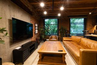Stylish Industrial Loft - Historic Gastown - Vancouver - 6