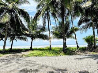 Lynn de Mar Azul, Beachfront - 1
