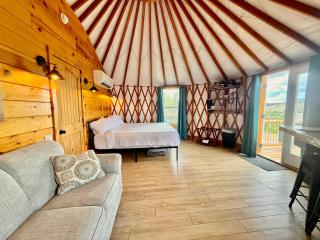 Yurt Overlook #8 with AC and Private Bath King Suite - Orderville - 3