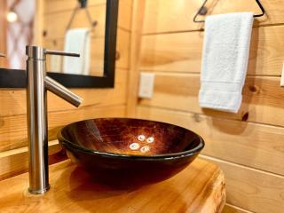 Yurt Overlook #8 with AC and Private Bath King Suite - Orderville - 1