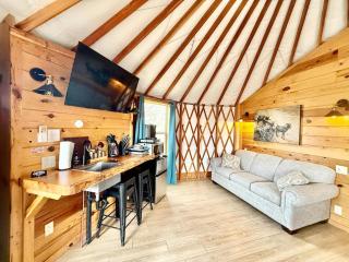 Yurt Overlook #8 with AC and Private Bath King Suite - 5