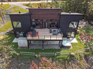 Modern Mountain Chalet Sauna Hot Tub & Fireplace - 6