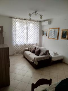 Handy location - 4