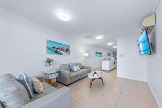 Spectacular Seaviews, Pool, Modern, Free Wifi - Airlie Beach - 2