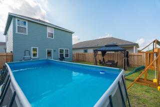 Pool house with hot tub - Houston - 2