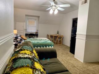 Regal Suites on Conant - Burley - 8