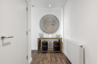 Khayat Homes - The Lasgidi - Two Bed Apt - Barking - 1