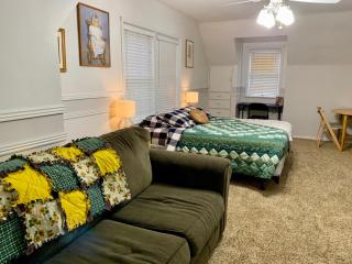 Regal Suites on Conant - Burley - 6