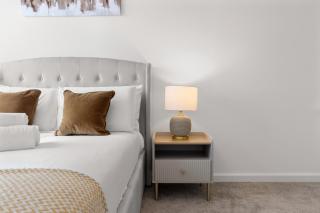 Khayat Homes - The Lasgidi - Two Bed Apt - Barking - 7