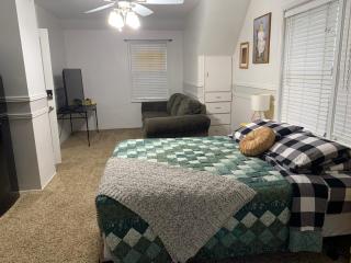 Regal Suites on Conant - Burley - 4