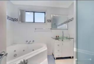 Budget double room - Guildford - 6