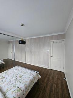 Budget double room - Guildford - 3