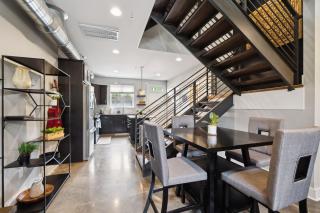 Spacious 3-Story Townhome w Rooftop & City Views - 5