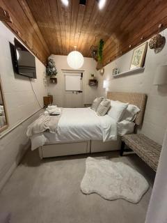 The Telephone exchange very quaint hot tub stay - 9