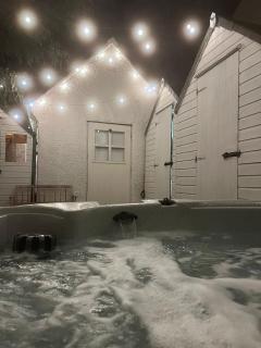 The Telephone exchange very quaint hot tub stay - 4