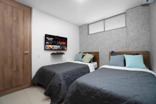 Modern Bright 2BR-2BA-Fast Wi-Fi -Pool&Balcony - Cali - 1
