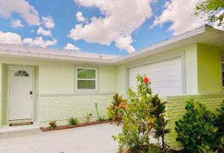Naples 3 Bedroom 2 Bath Home Fenced in yard - Naples - 0