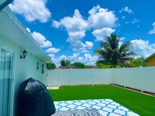 Naples 3 Bedroom 2 Bath Home Fenced in yard - Naples - 9