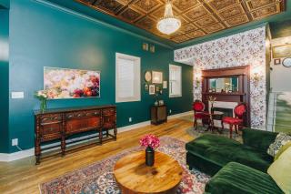 The Velvet Manor | OTR Deck+Parking, Sleeps 8! - Cincinnati - 5