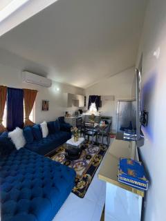 Love Zone - Home Away From Home - Kupuis - 5