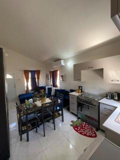 Love Zone - Home Away From Home - Kupuis - 4