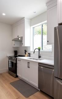 Lakeside Living New 1 Bedroom Waterfront Retreat - Lake Cowichan - 7