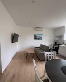 Lakeside Living New 1 Bedroom Waterfront Retreat - Lake Cowichan - 8