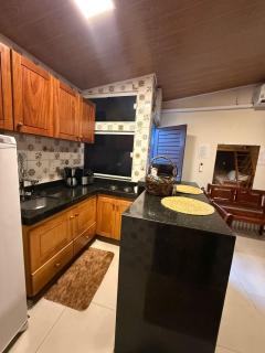 9 Micro casa pra 4 pessoas perto da praia com ar e garagem - 0