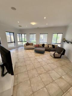 Seacrest - Spacious Beachside Retreat - Bunbury - 8