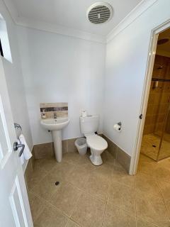 Seacrest - Spacious Beachside Retreat - Bunbury - 6