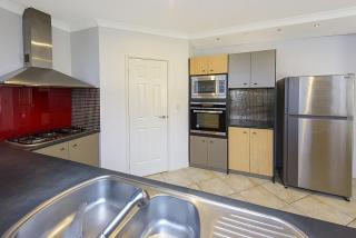 Seacrest - Spacious Beachside Retreat - Bunbury - 3